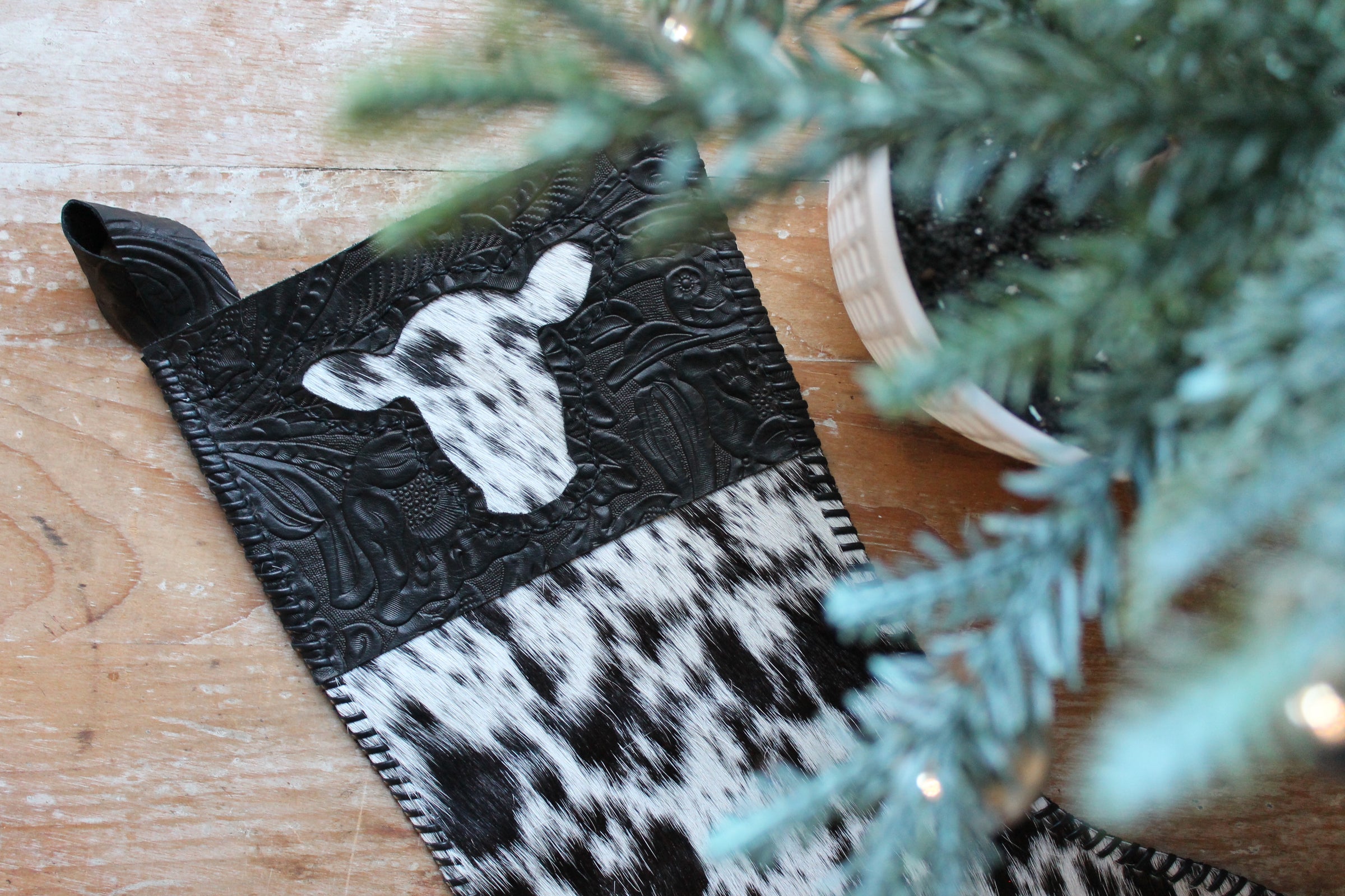 Black and White Cowhide Heifer Head Inlay Stocking – Burlap Bovine